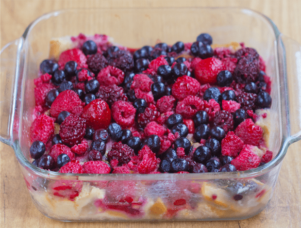 Berry Overnight Breakfast Casserole – 5 Ingredients
