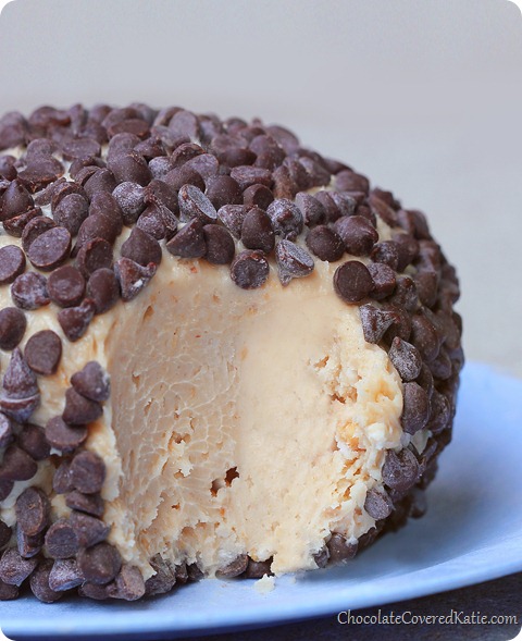 Peanut-Butter-Chocolate-Chip-Cheeseball.