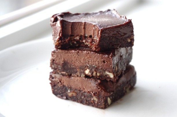Healthy fudge candy bars. http://chocolatecoveredkatie.com/2013/02/15/healthy-eatmore-fudge-chocolate-bars/